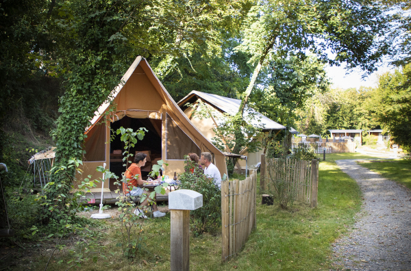 Tentes du Camping de Lyon © Huttopia