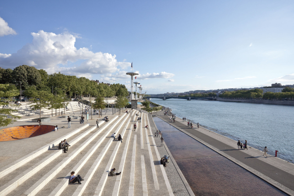 Berges du Rhône © Brice Robert