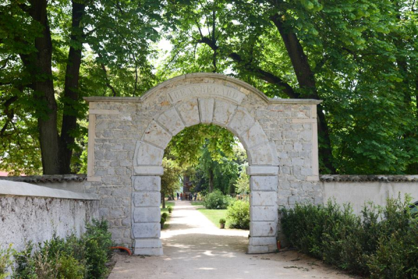 L'entrée du parc de Beauregard à Saint-Genis-Laval © La Mouche