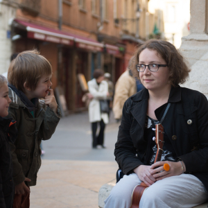 Visite musicale et contée du Vieux-Lyon pour les tout-petits avec Cybèle © Cybèle