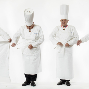 Paul Bocuse noue son tablier - Photo Stéphane de Bourgies