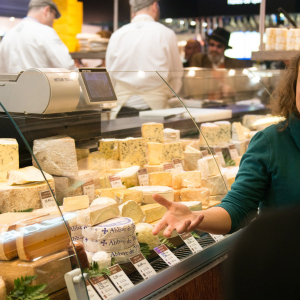 Mâchon théâtralisé aux Halles de Lyon Paul Bocuse par Cybèle